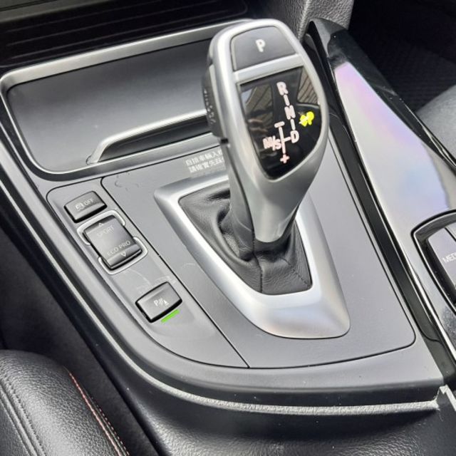 GT 320i Sport 總代理 質感與實用一次到位！跑車線條＋掀背大空間 主動式尾翼＋空力設計，高速穩定更安心  第17張相片