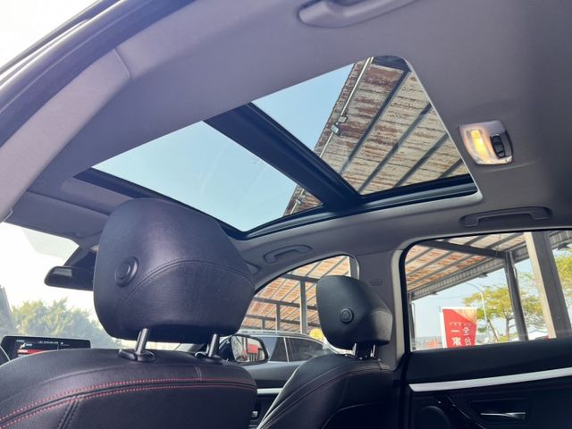 GT 320i Sport 總代理 質感與實用一次到位！跑車線條＋掀背大空間 主動式尾翼＋空力設計，高速穩定更安心  第20張相片