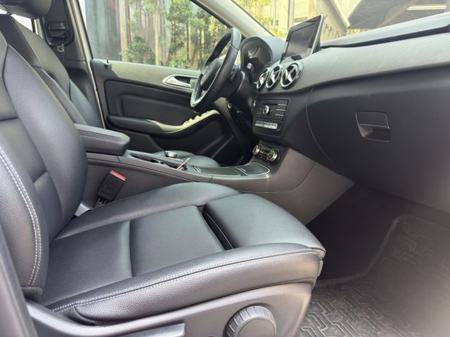 「用國產車的預算，開進賓士世界，這台A180就是最聰明的選擇。」買這台是「升級生活質感」  第7張相片