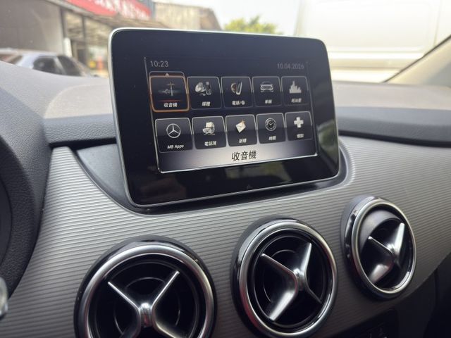 「用國產車的預算，開進賓士世界，這台A180就是最聰明的選擇。」買這台是「升級生活質感」  第17張相片