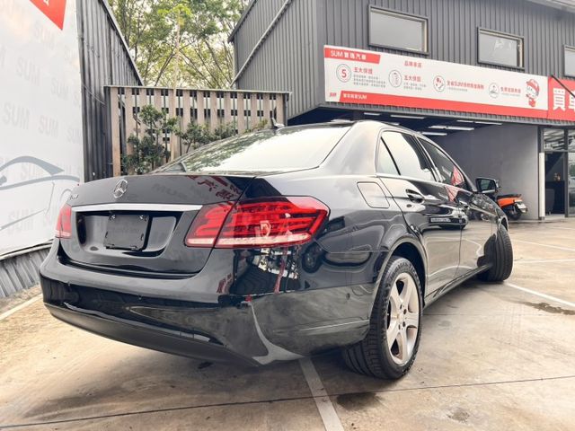 賓士E-Class一直是豪華房車的標竿 而這台E200 Classic，更是經典中的經典款  第2張相片