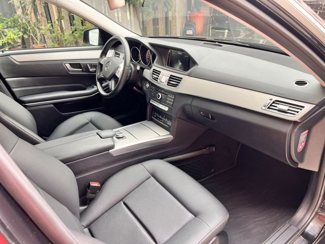 賓士E-Class一直是豪華房車的標竿 而這台E200 Classic，更是經典中的經典款  第6張相片