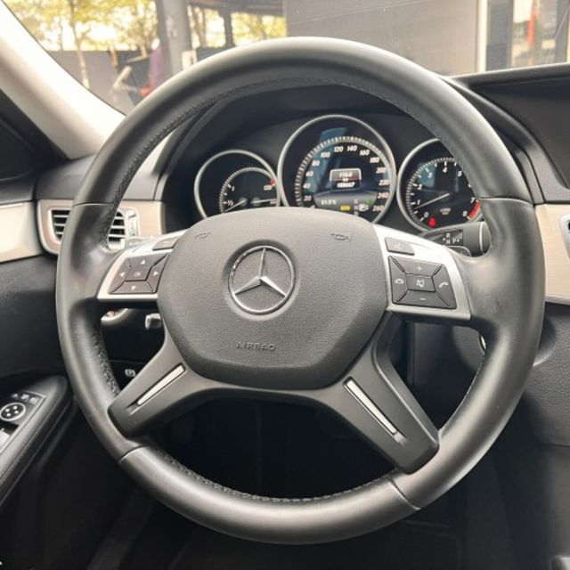 賓士E-Class一直是豪華房車的標竿 而這台E200 Classic，更是經典中的經典款  第9張相片