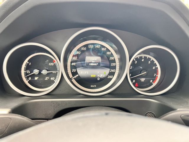 賓士E-Class一直是豪華房車的標竿 而這台E200 Classic，更是經典中的經典款  第13張相片