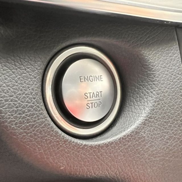 賓士E-Class一直是豪華房車的標竿 而這台E200 Classic，更是經典中的經典款  第14張相片