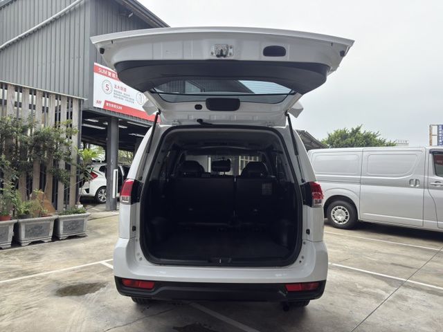 精緻版 省油、強勁馬力及大、寬、平的車室空間 頭家的好伙伴！  第5張相片