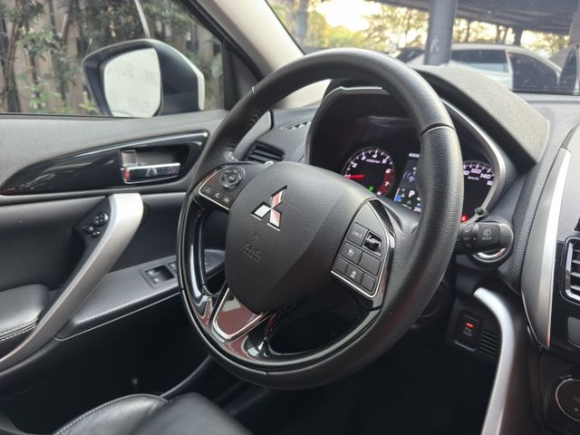 S-AWC旗艦型 日系原裝跑旅，結合性能、科技與安全，一開上路就與眾不同。4WD ACC 環景  第10張相片