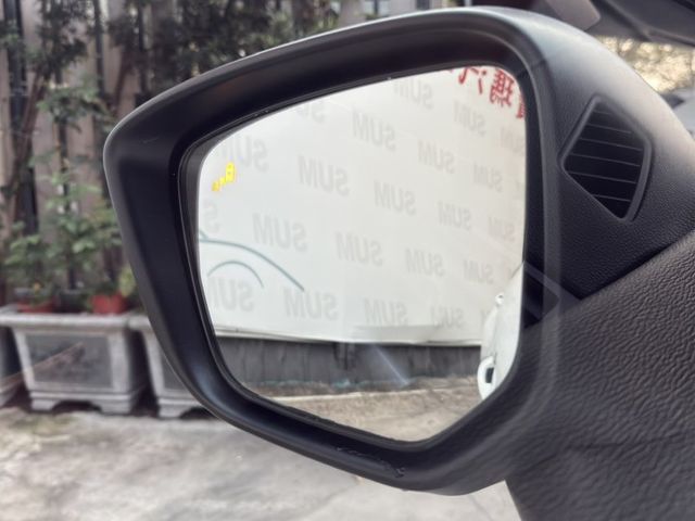 S-AWC旗艦型 日系原裝跑旅，結合性能、科技與安全，一開上路就與眾不同。4WD ACC 環景  第19張相片