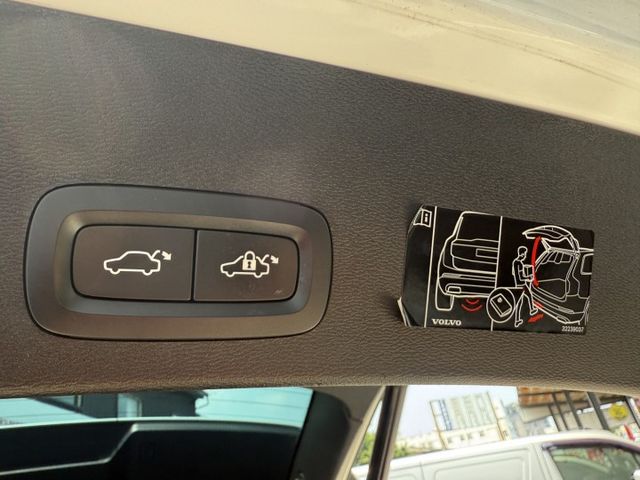 T3  北歐質感 × 安全科技 × 都會跑旅首選 多處貼心收納＋實用車室設計，不論通勤、購物、接送小孩都超好用。  第5張相片