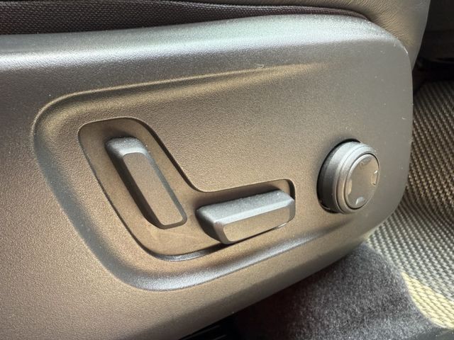 T3  北歐質感 × 安全科技 × 都會跑旅首選 多處貼心收納＋實用車室設計，不論通勤、購物、接送小孩都超好用。  第8張相片