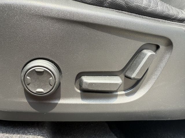 T3  北歐質感 × 安全科技 × 都會跑旅首選 多處貼心收納＋實用車室設計，不論通勤、購物、接送小孩都超好用。  第10張相片