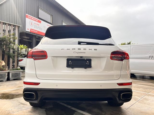 Cayenne  不只是豪華休旅，是一種身份的延伸 每台Cayenne都不同的格調~ 找到專屬您的調性~就是合適的  第4張相片