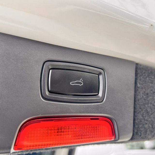 Cayenne  不只是豪華休旅，是一種身份的延伸 每台Cayenne都不同的格調~ 找到專屬您的調性~就是合適的  第6張相片