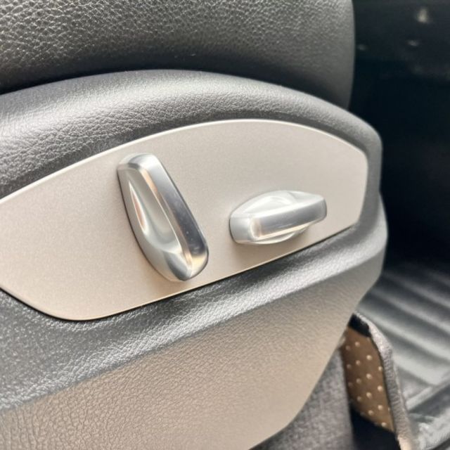 Cayenne  不只是豪華休旅，是一種身份的延伸 每台Cayenne都不同的格調~ 找到專屬您的調性~就是合適的  第10張相片