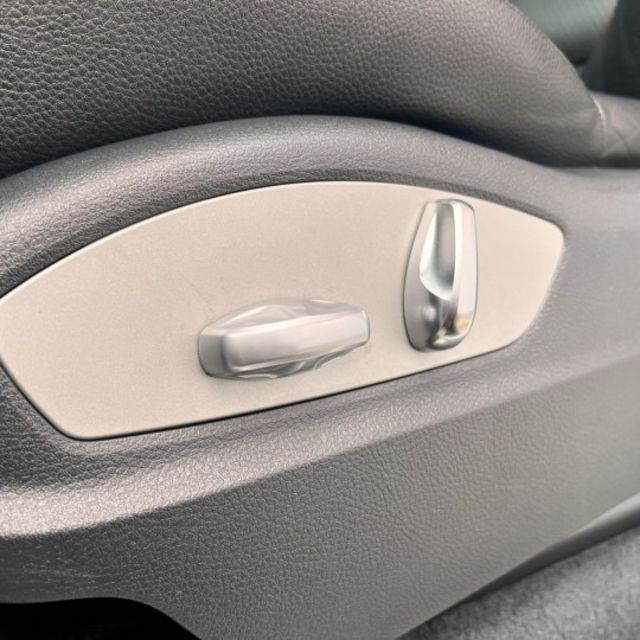 Cayenne  不只是豪華休旅，是一種身份的延伸 每台Cayenne都不同的格調~ 找到專屬您的調性~就是合適的  第11張相片