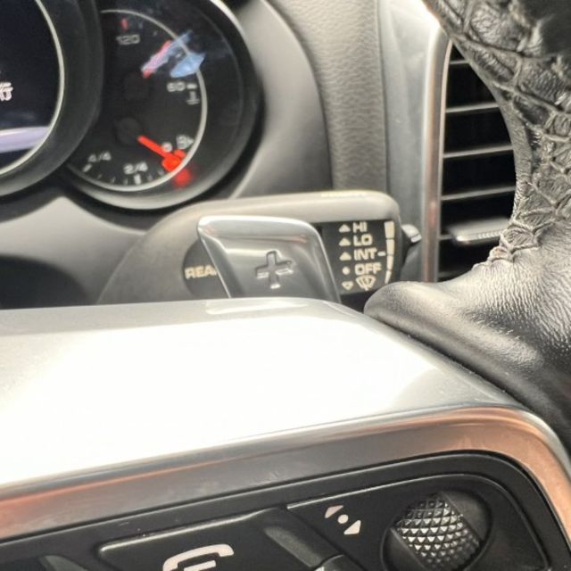 Cayenne  不只是豪華休旅，是一種身份的延伸 每台Cayenne都不同的格調~ 找到專屬您的調性~就是合適的  第14張相片