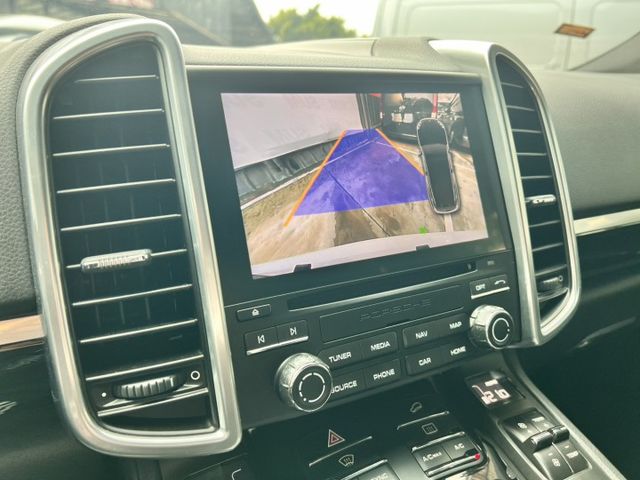 Cayenne  不只是豪華休旅，是一種身份的延伸 每台Cayenne都不同的格調~ 找到專屬您的調性~就是合適的  第17張相片