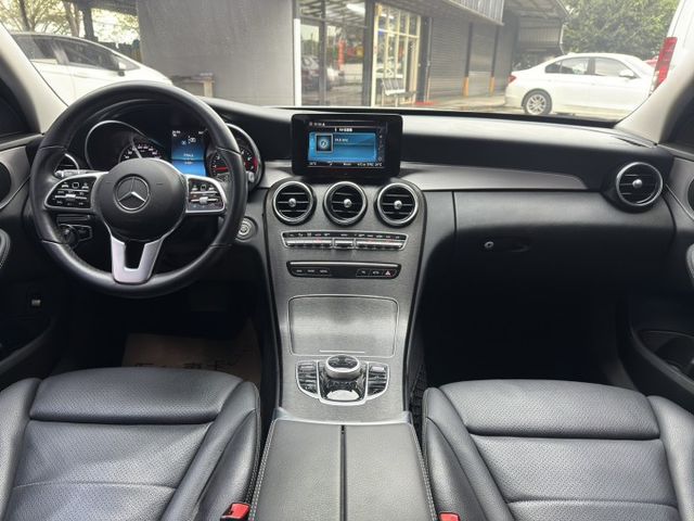 C200 Avantgarde 當你努力走到一定高度，選擇的車，也該跟得上你的格局。1.5L渦輪+EQ Boost輕油電  第5張相片