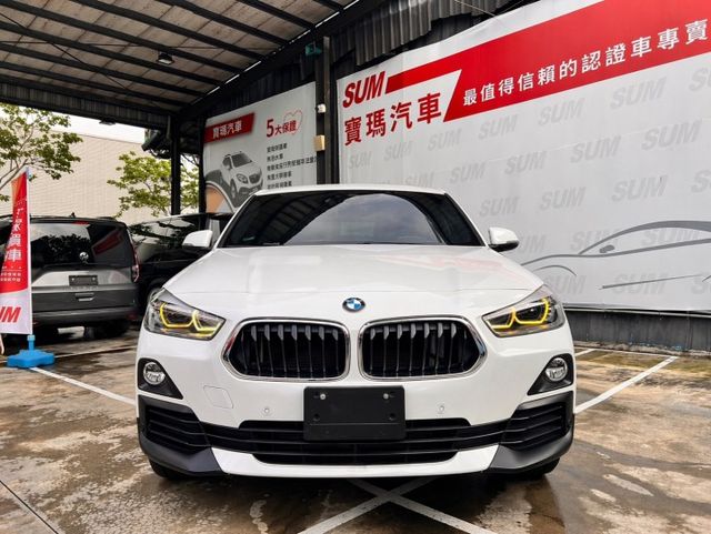 X2 sDrive18i 不是一般休旅，是給「有想法的人」開的車 跑格斜背外型、低趴車身 帥得很剛好  第2張相片