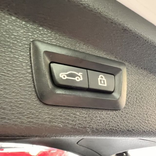 X2 sDrive18i 不是一般休旅，是給「有想法的人」開的車 跑格斜背外型、低趴車身 帥得很剛好  第5張相片