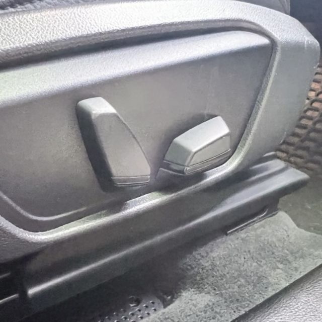 X2 sDrive18i 不是一般休旅，是給「有想法的人」開的車 跑格斜背外型、低趴車身 帥得很剛好  第9張相片