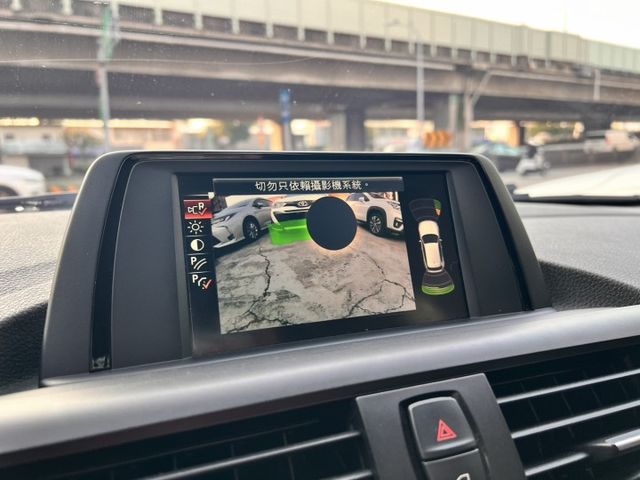 X2 sDrive18i 不是一般休旅，是給「有想法的人」開的車 跑格斜背外型、低趴車身 帥得很剛好  第16張相片