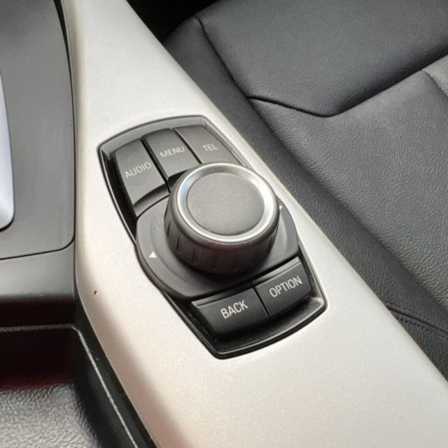 X2 sDrive18i 不是一般休旅，是給「有想法的人」開的車 跑格斜背外型、低趴車身 帥得很剛好  第19張相片