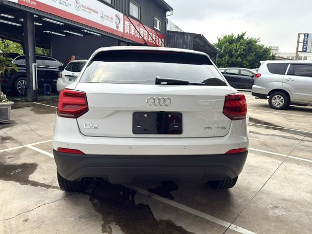 Q2 35 TFSI Luxury ✔ 渦輪動力＋省油科技 ✔ 豪華真皮座艙＋雙區恆溫 ✔ 靈活車身，好停好開超輕鬆  第4張相片