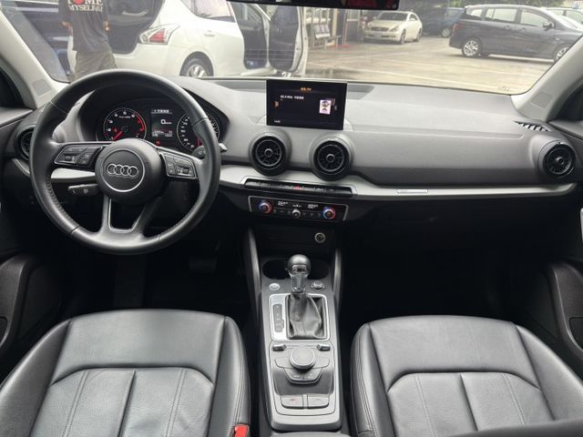 Q2 35 TFSI Luxury ✔ 渦輪動力＋省油科技 ✔ 豪華真皮座艙＋雙區恆溫 ✔ 靈活車身，好停好開超輕鬆  第5張相片