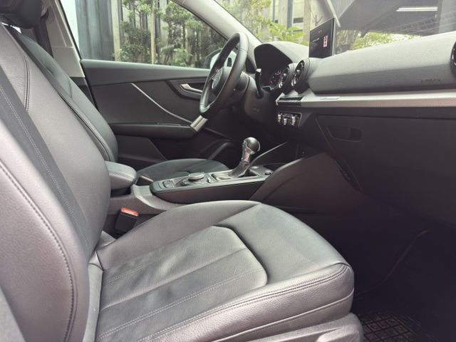 Q2 35 TFSI Luxury ✔ 渦輪動力＋省油科技 ✔ 豪華真皮座艙＋雙區恆溫 ✔ 靈活車身，好停好開超輕鬆  第6張相片