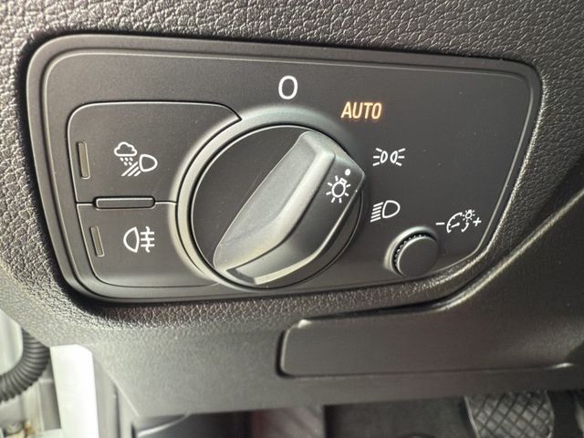 Q2 35 TFSI Luxury ✔ 渦輪動力＋省油科技 ✔ 豪華真皮座艙＋雙區恆溫 ✔ 靈活車身，好停好開超輕鬆  第9張相片