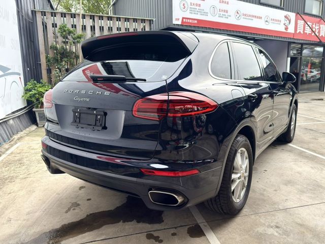 Cayenne Diesel 低調奢華 深藍魅力登場 現在用超親民價格 就能入手當年百萬等級豪華休旅，品質、性能、品牌一  第2張相片