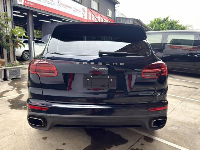 Cayenne Diesel 低調奢華 深藍魅力登場 現在用超親民價格 就能入手當年百萬等級豪華休旅，品質、性能、品牌一  第4張相片