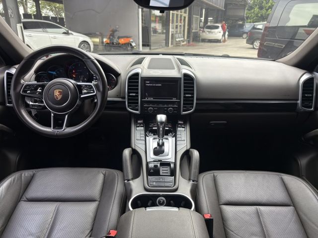 Cayenne Diesel 低調奢華 深藍魅力登場 現在用超親民價格 就能入手當年百萬等級豪華休旅，品質、性能、品牌一  第6張相片