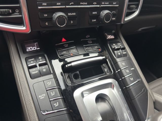 Cayenne Diesel 低調奢華 深藍魅力登場 現在用超親民價格 就能入手當年百萬等級豪華休旅，品質、性能、品牌一  第18張相片