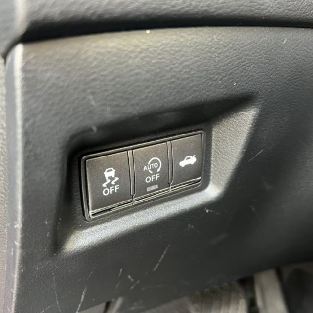 Infiniti Q50 2.0T 旗艦款 雙弓水箱護罩 × 獵豹眼神LED氣場一出場就到位 特別推薦給有藝術氣息的她  第11張相片