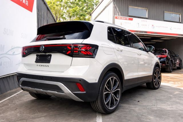 230 TSI Style Design 潮流小休旅，質感與科技一次到位 好開、好停、好安全，還很有型——這就是你每天都  第2張相片