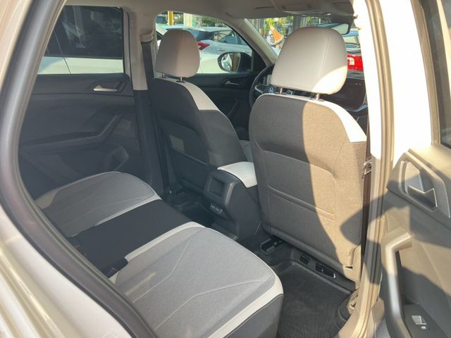 230 TSI Style Design 潮流小休旅，質感與科技一次到位 好開、好停、好安全，還很有型——這就是你每天都  第8張相片