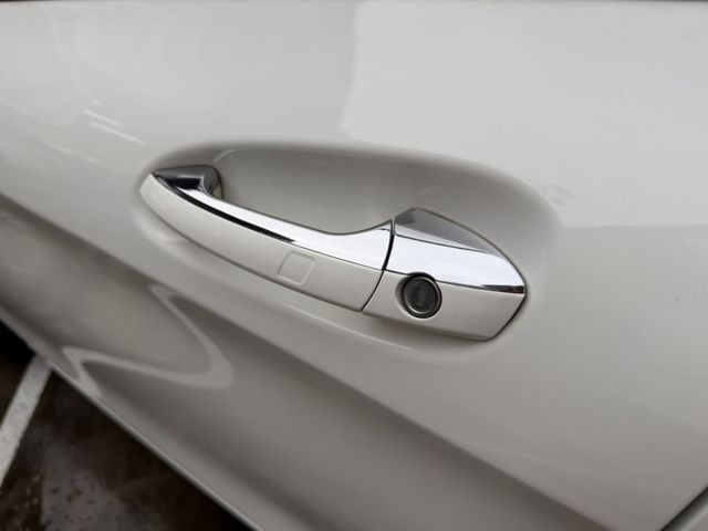 CLA250 白色登場！保值性高、氣質加分 特別推薦給：文教工作者、藝術創作者、講究形象的中小企業女老闆  第15張相片