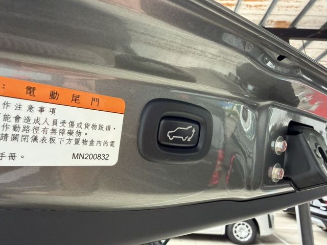 Outlander 尊貴型 大空間休旅，載人載物都OK 安卓機升級，導航影音更便利 這台就是「什麼都剛剛好」的實用休旅  第5張相片