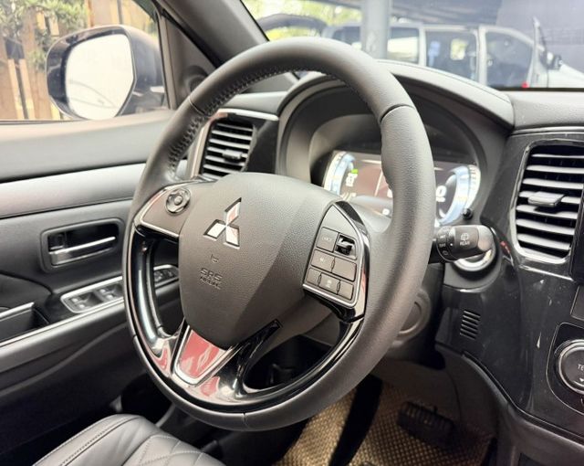 Outlander 尊貴型 大空間休旅，載人載物都OK 安卓機升級，導航影音更便利 這台就是「什麼都剛剛好」的實用休旅  第7張相片