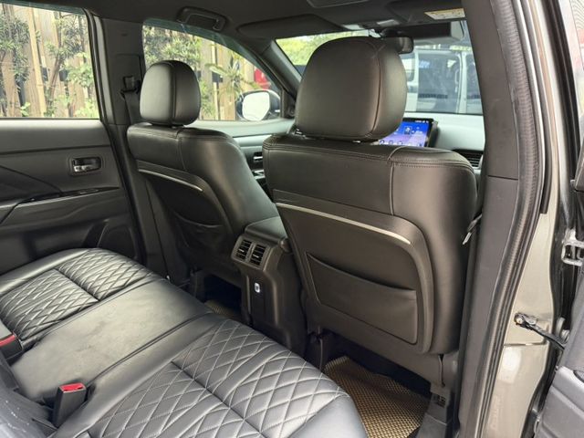 Outlander 尊貴型 大空間休旅，載人載物都OK 安卓機升級，導航影音更便利 這台就是「什麼都剛剛好」的實用休旅  第8張相片