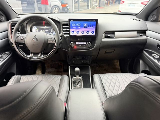 Outlander 尊貴型 大空間休旅，載人載物都OK 安卓機升級，導航影音更便利 這台就是「什麼都剛剛好」的實用休旅  第9張相片