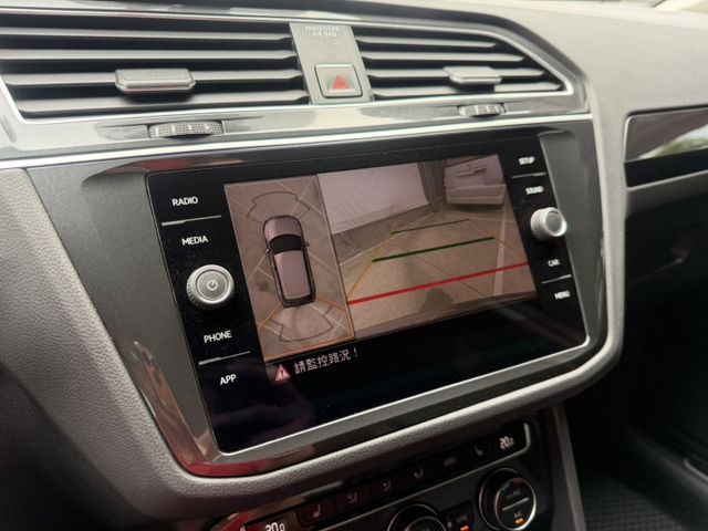 280 TSI Comfortline 動力夠、空間大、安全滿配，開起來穩、坐起來舒服 一台可以陪你通勤、載家人、跑長途  第14張相片