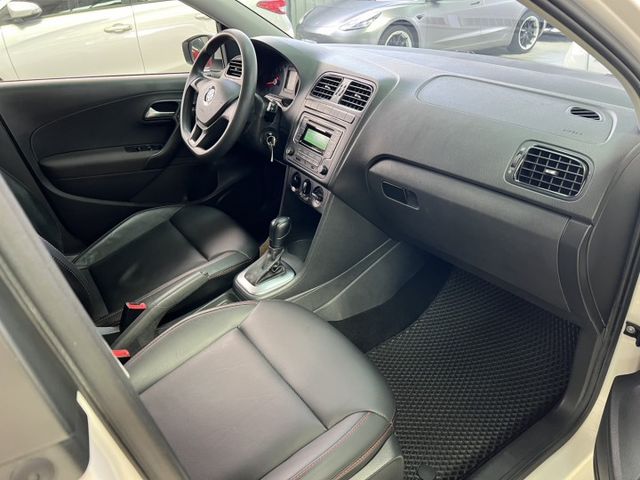 Polo 1.6 HB版 如果你想找一台「好開、好停、又有型」的都會小車，Volkswagen Polo 真的很可以  第6張相片