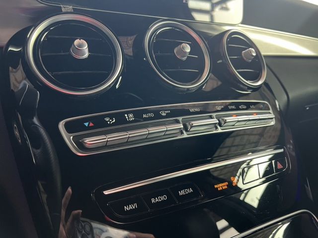 C-Class (W205) C200 星夜版 48V 輕油電 這台，這台，不只是C-Class 是你下一個階段的門面  第18張相片