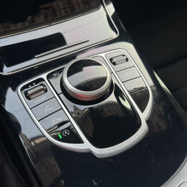 C-Class (W205) C200 星夜版 48V 輕油電 這台，這台，不只是C-Class 是你下一個階段的門面  第19張相片