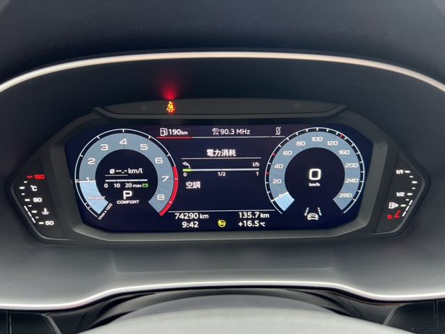一部兼顧商務形象與家庭需求的豪華 SUV， 這，就是為什麼選擇 Audi Q3。  第13張相片