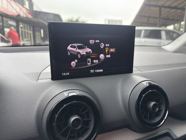 Q2 35 TFSI Luxury ✔ 渦輪動力＋省油科技 ✔ 豪華真皮座艙＋雙區恆溫 ✔ 靈活車身，好停好開超輕鬆  第15張相片
