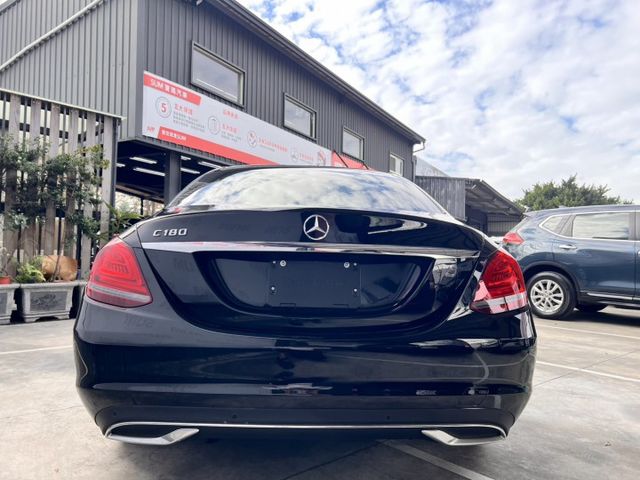 C-Class (W205) C200 星夜版 48V 輕油電 這台，這台，不只是C-Class 是你下一個階段的門面  第4張相片